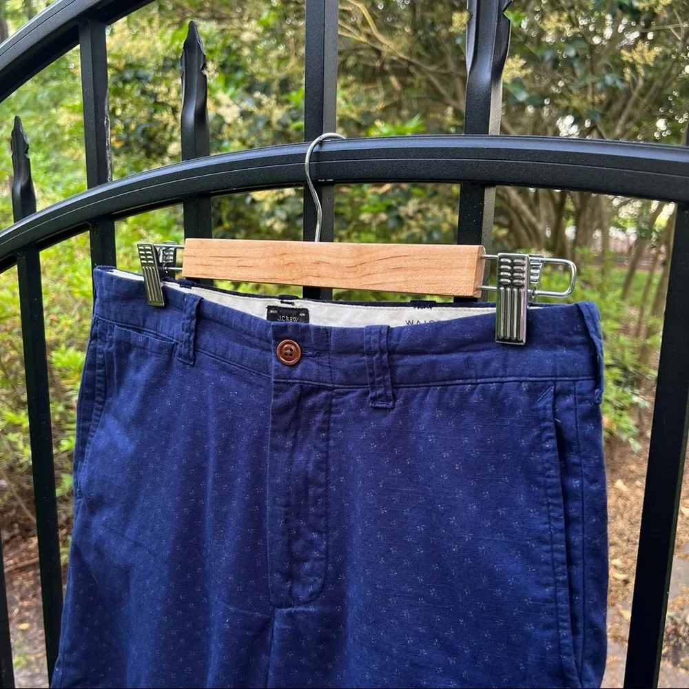 J. Crew 9” Stanton Navy All Over Floral Print Flat Front Shorts 30 Lightweight